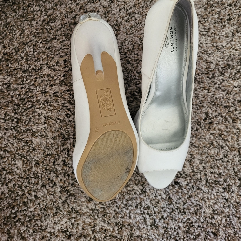 Unforgettable moments white heels - Picture 2 of 2